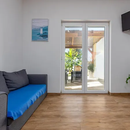 Apartment In With Kitchen *