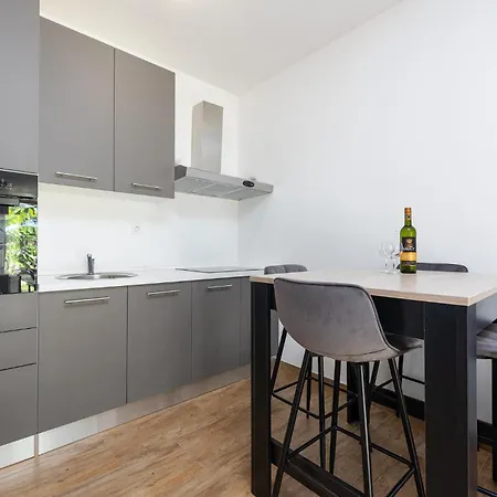 In With Kitchen Turanj