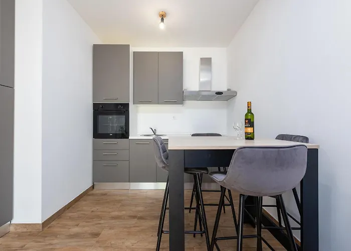 In With Kitchen توراني