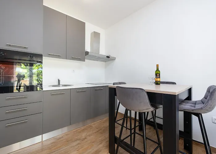 In With Kitchen Turanj